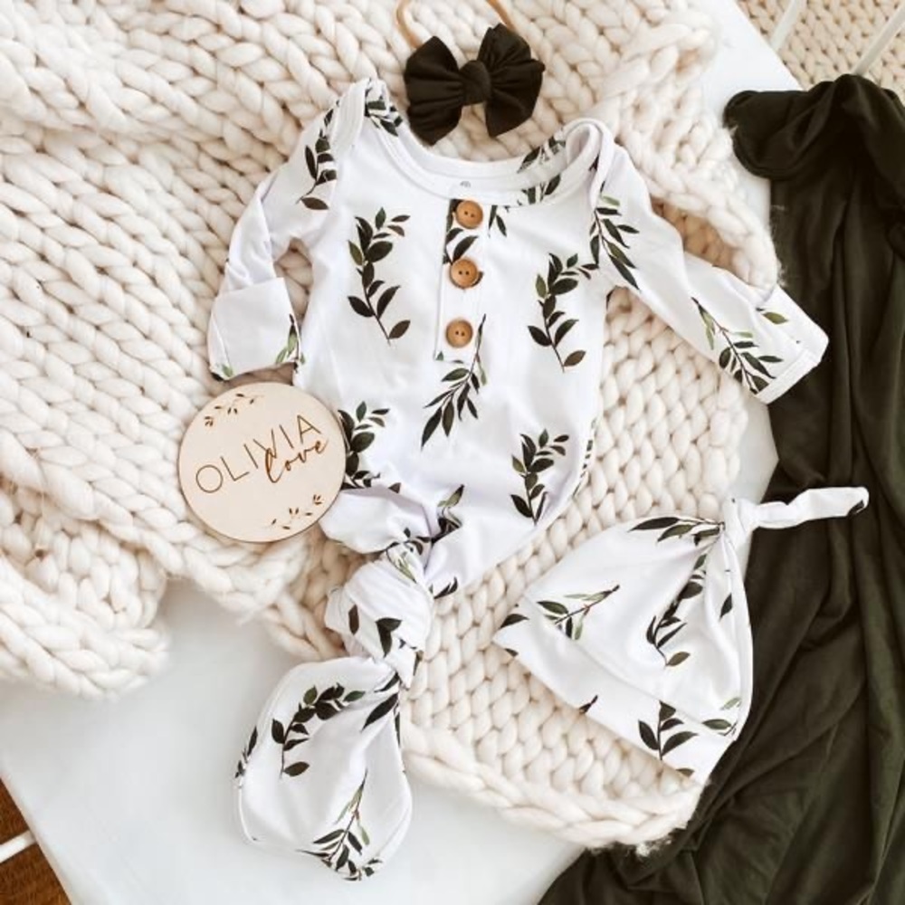 MATERNITY FRIENDLY MYSTERY BOX & 1 BABY OUTFIT - Picture 6 of 16